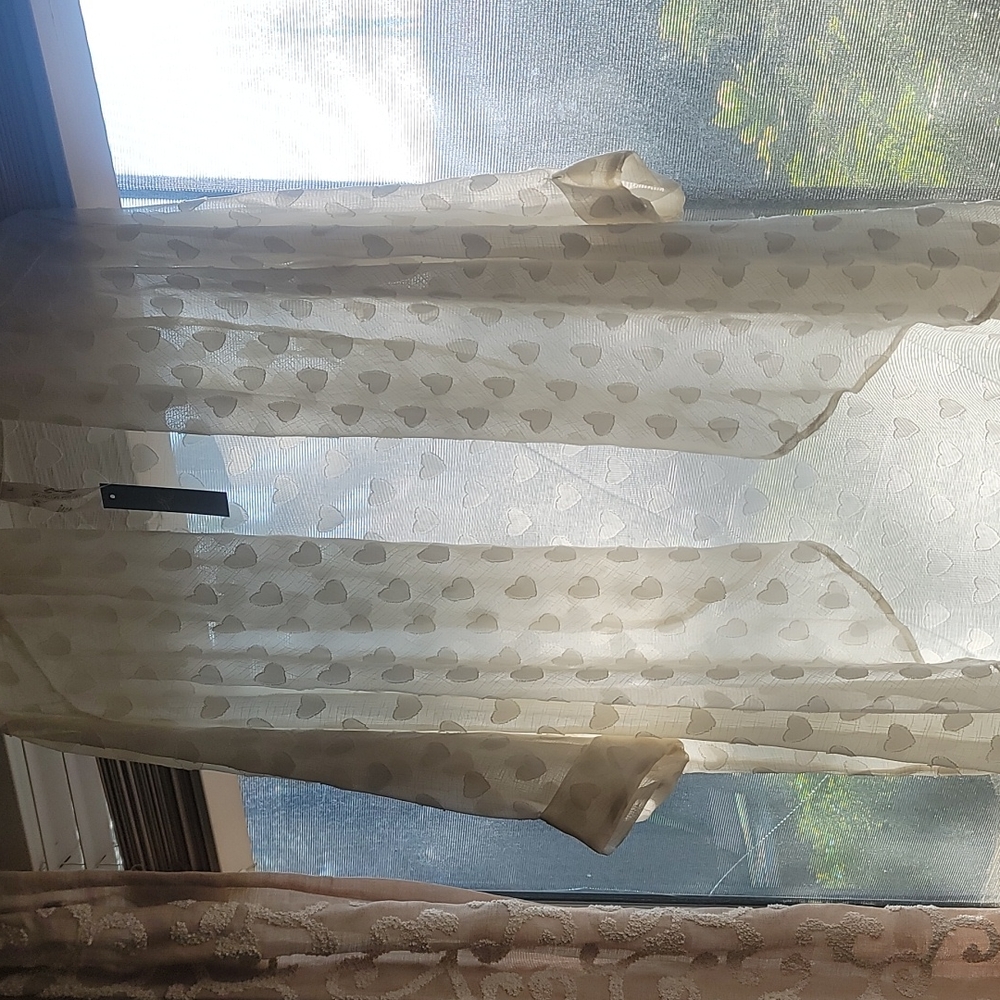 Cream with heart embroidery in the same monochromatic color.  Melissa McCarthy 7